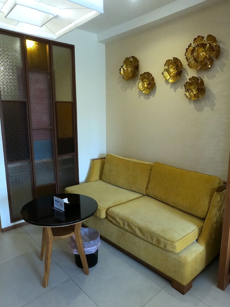 The Signature Hotel @ Thapae 32/50