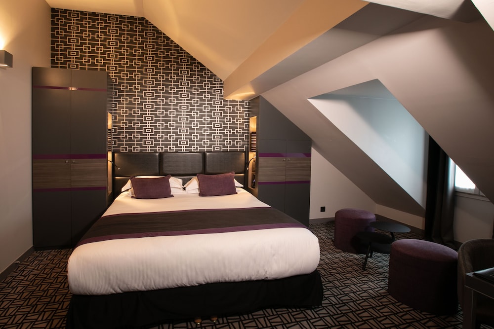 PRIVILEGE, DOUBLE OR TWIN BED