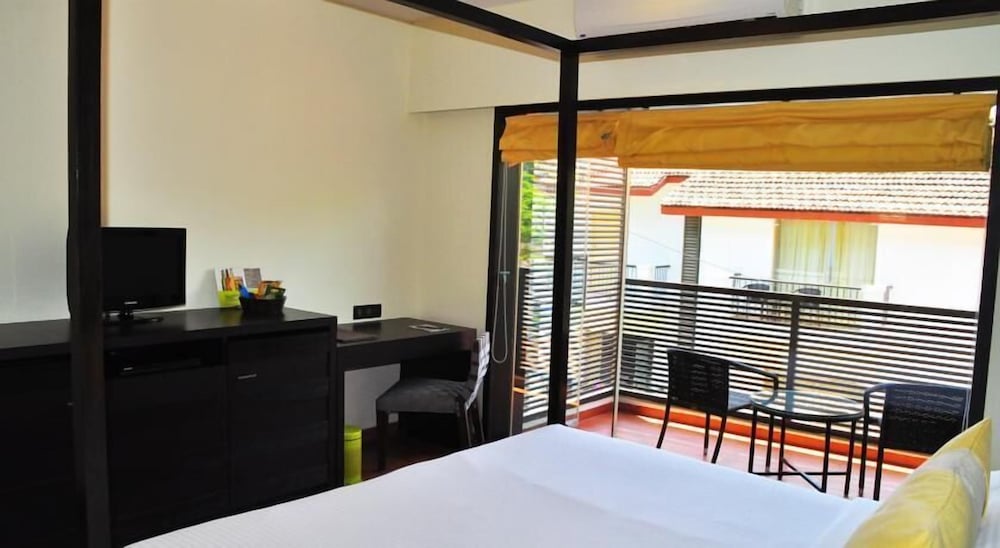 Premier, King Bed, Kyriad Prestige Calangute, Goa 5/7