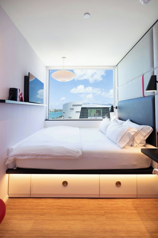 PREMIUM, KING BED, WITH VIEW