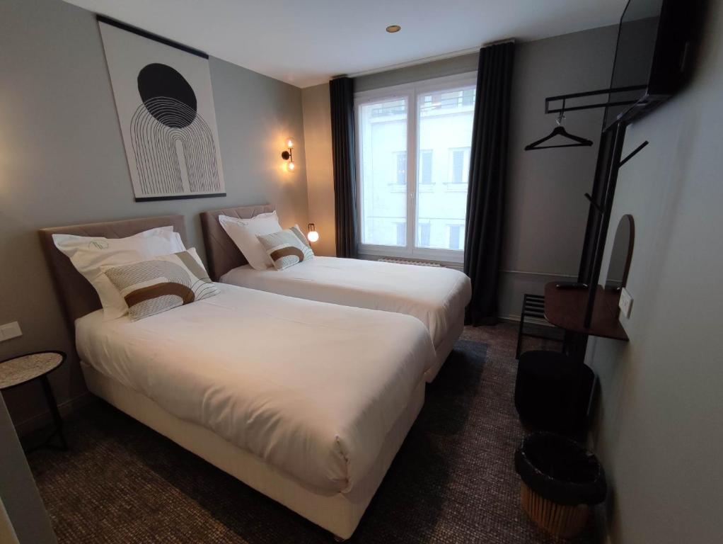 Classic, Twin Beds