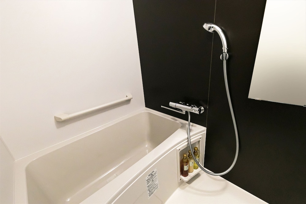 غرفة بريميوم اقتصادية بسريرين مزدوجين مع أريكة، Hotel Shinpoin Osaka 7/7