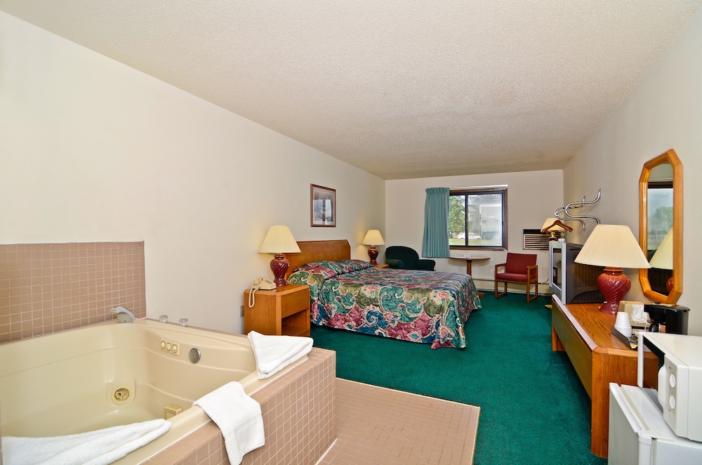 Super 8 by Wyndham Hayward WI 44/60