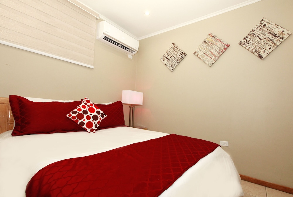 DELUXE, QUEEN BED