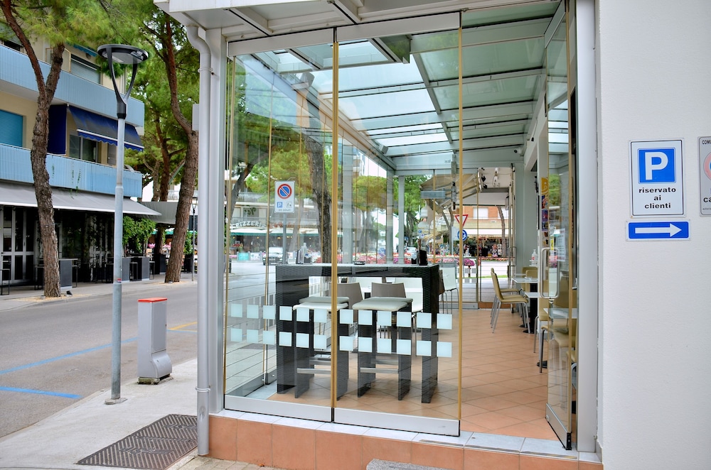 Etna Hotel 8/50
