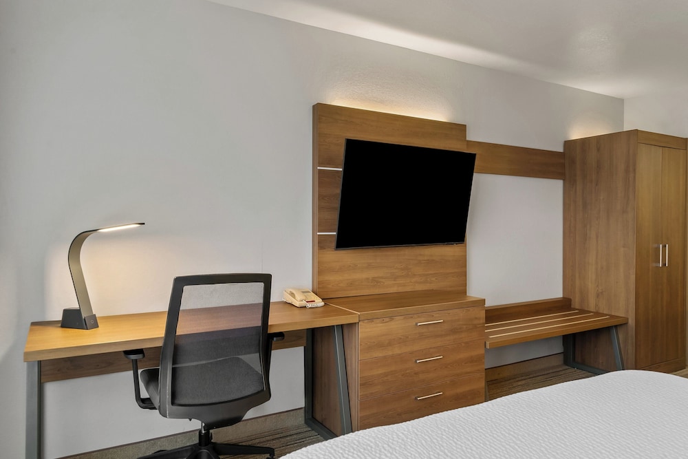 Holiday Inn Express Hotel And Suites Marion 61/68