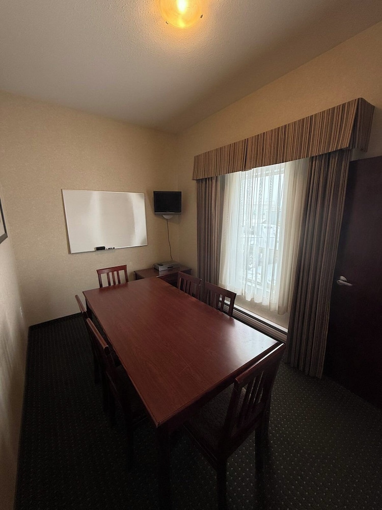 Lakeview Inns And Suites - Slave Lake 27/28