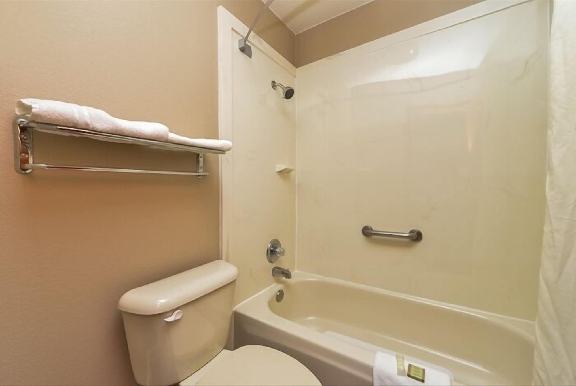 غرفة قياسية بسريرين كوين، Super 8 By Wyndham Clarksville Northeast 7/7