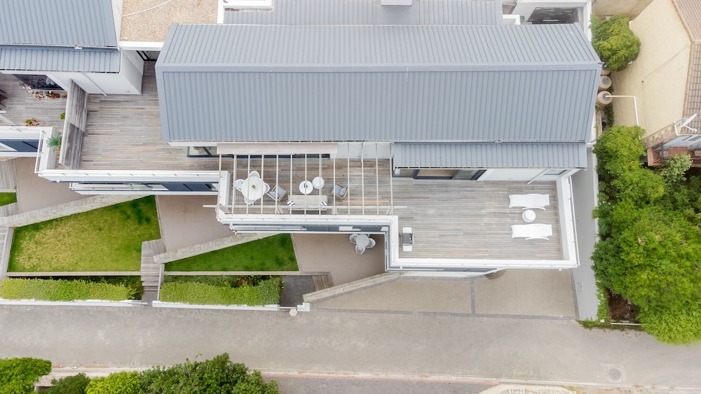 Le Paradis Penthouse Apartment 30/37