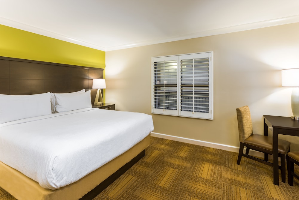 Staybridge Suites Savannah Historic District 15/52