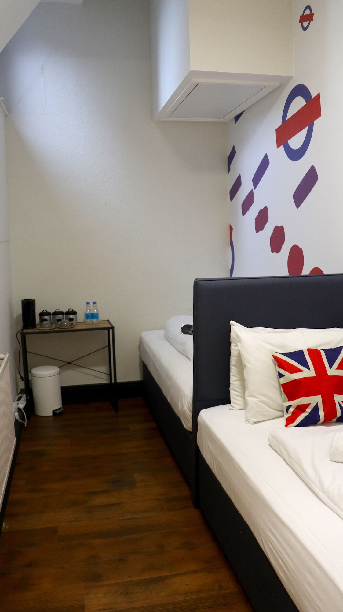 ROOM, TWIN BEDS, SHARED BATHROOM
