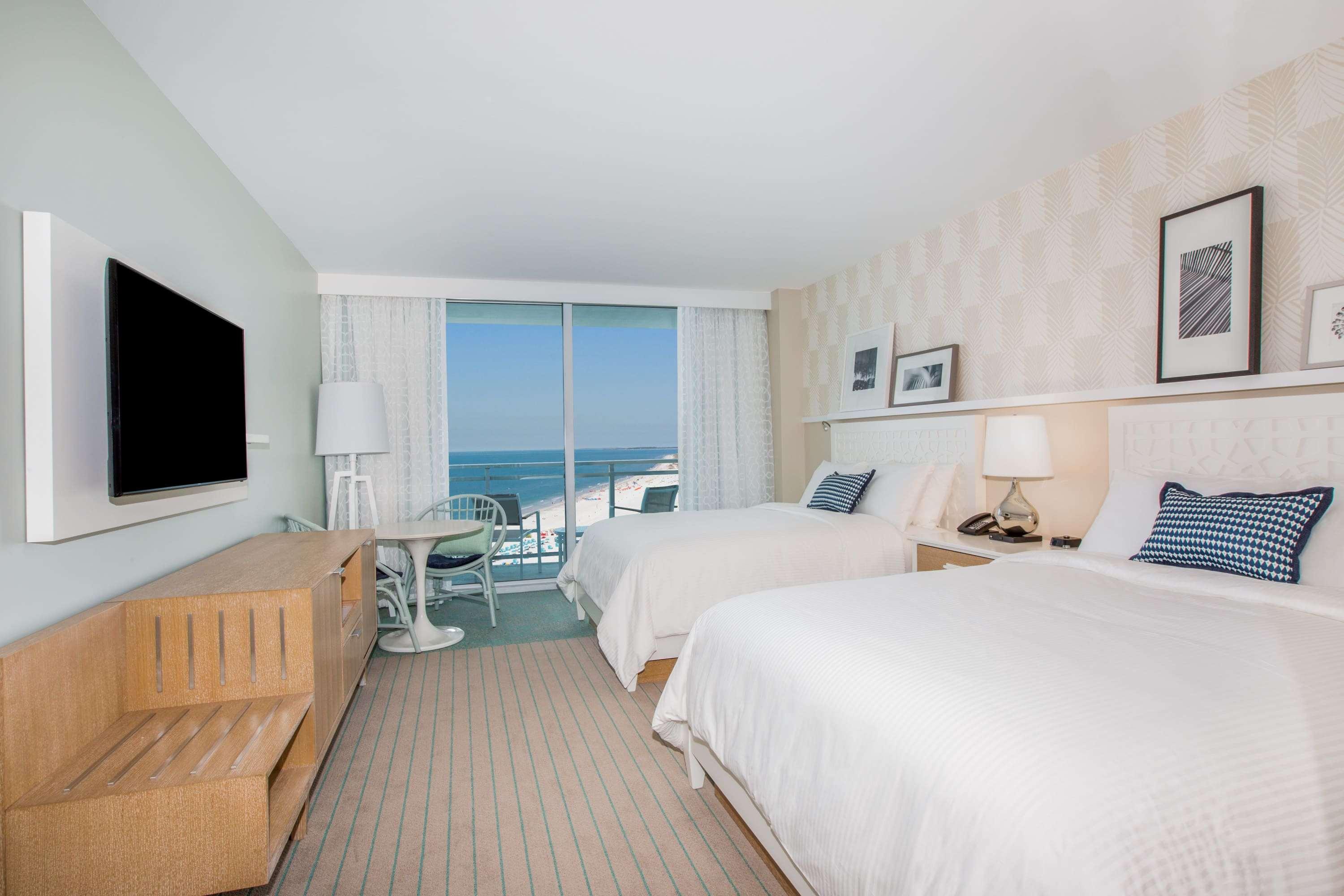 Grand, Deluxe, 2 Queen Beds, Gulf View