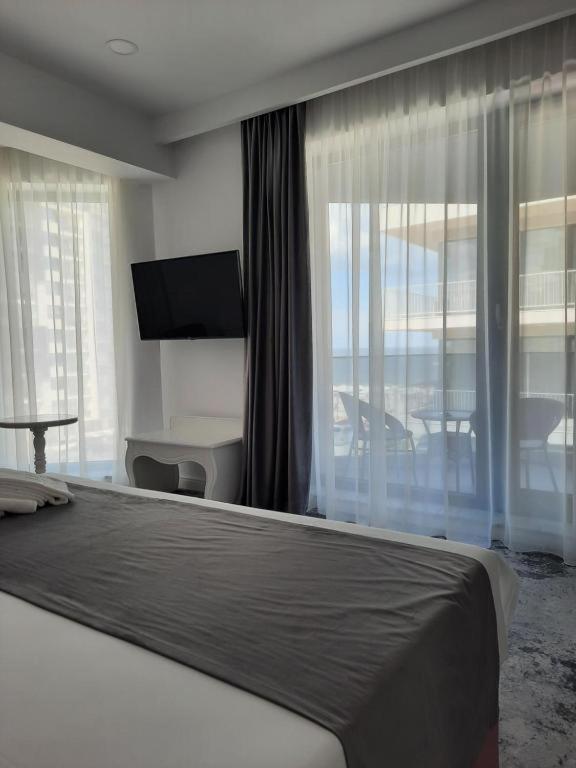 DNH Hotel 9/26