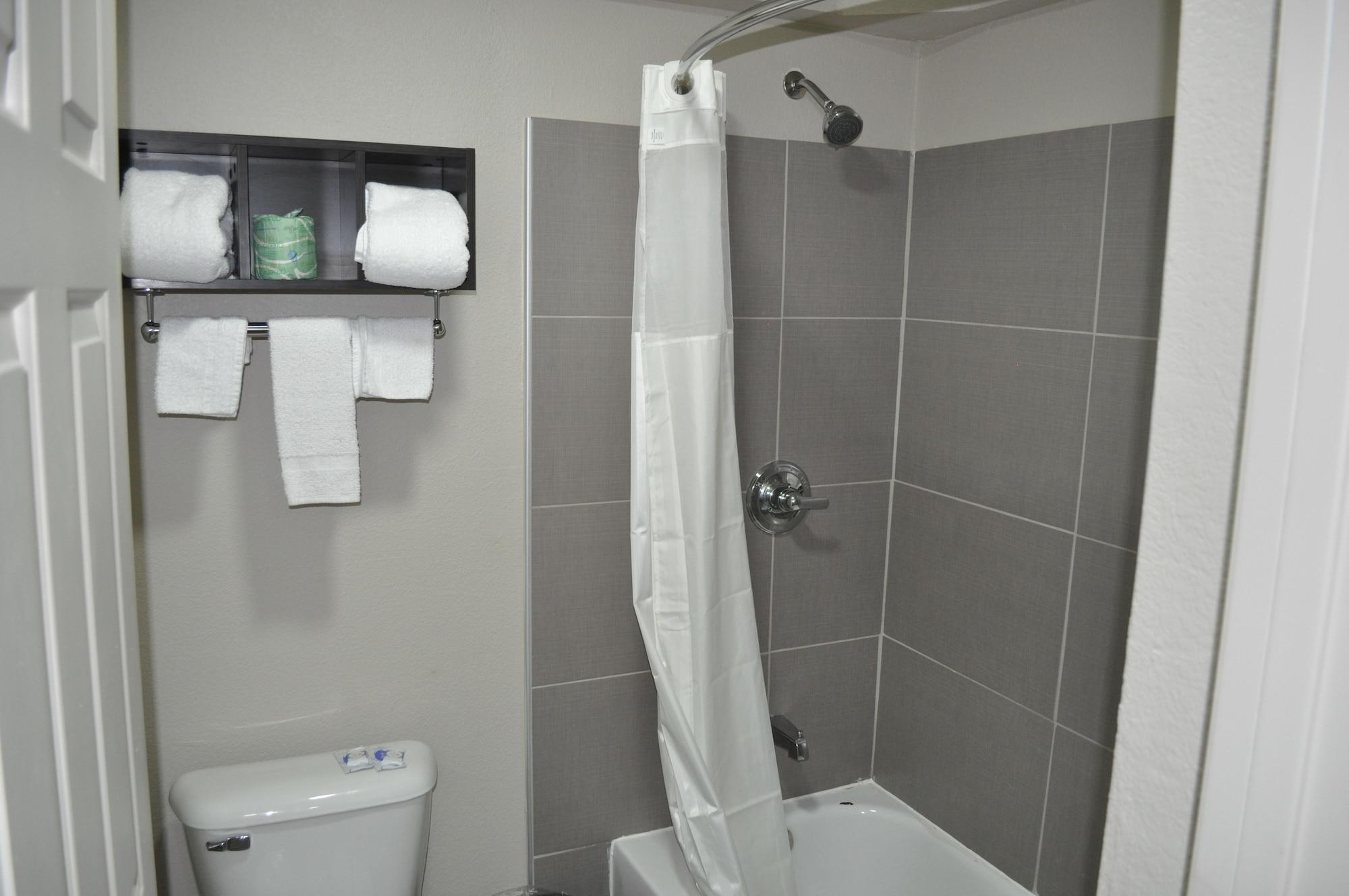 Downtown Suites Dallas 18/20