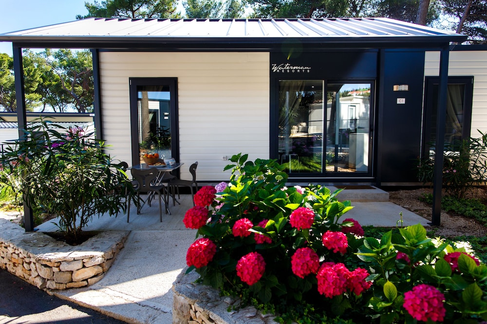 Waterman Beach Village 6/49