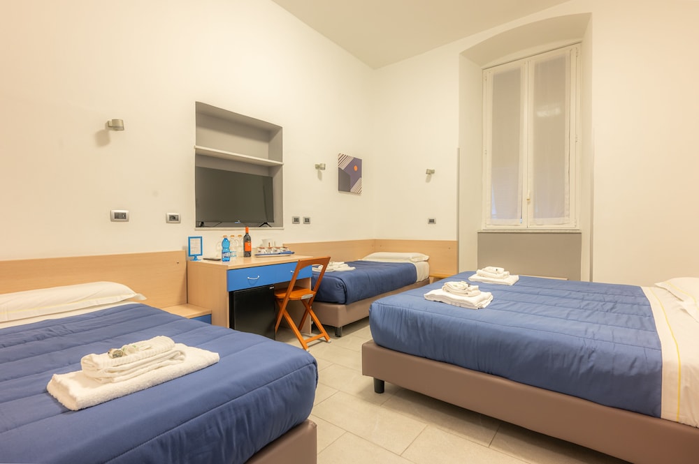 ROOM, QUADRUPLE