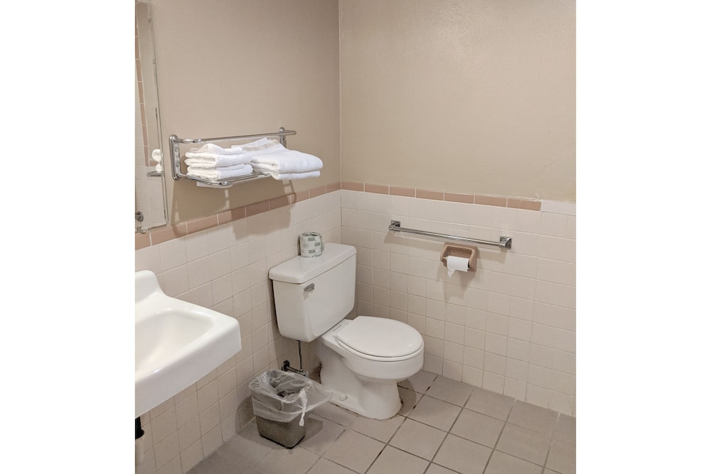 Americas Best Value Inn Vandalia 33/35