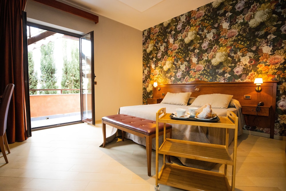 Vogue Hotel 9/50
