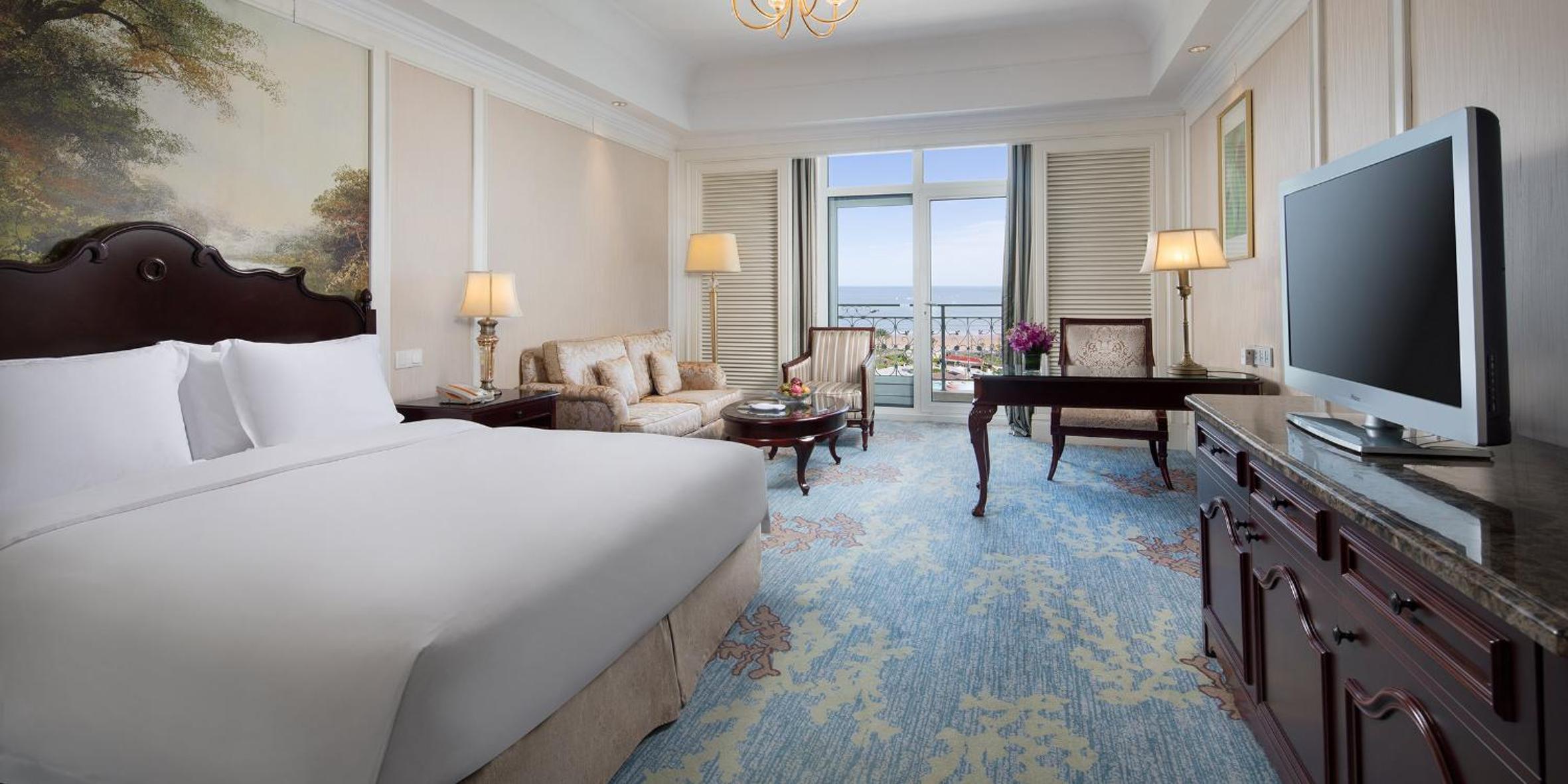 Room, King Bed, Lateral Side Sea View