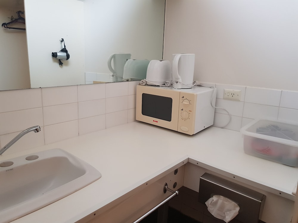 COBB INLANDER MOTEL 27/32