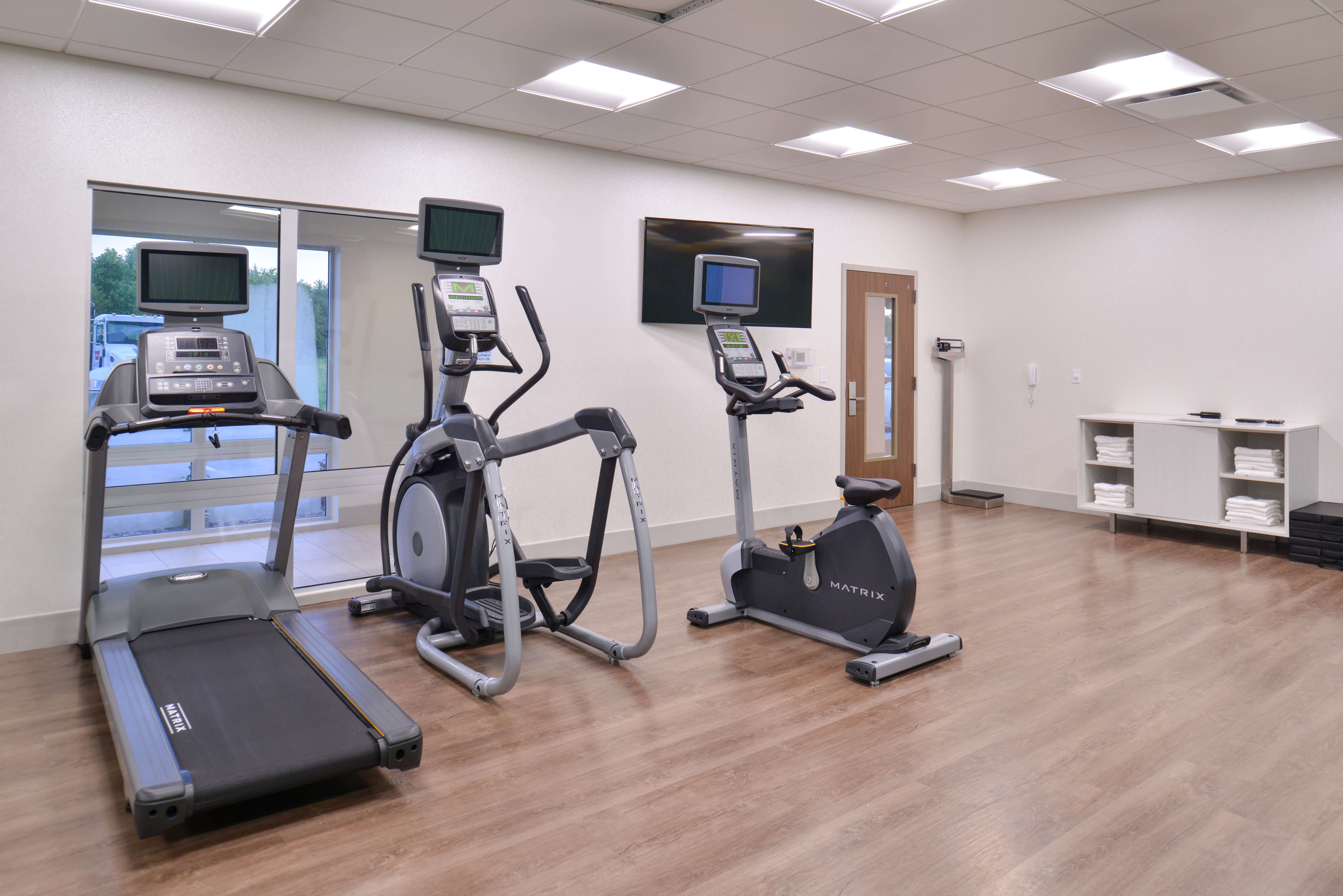 Holiday Inn Express & Suites OMAHA AIRPORT 40/64