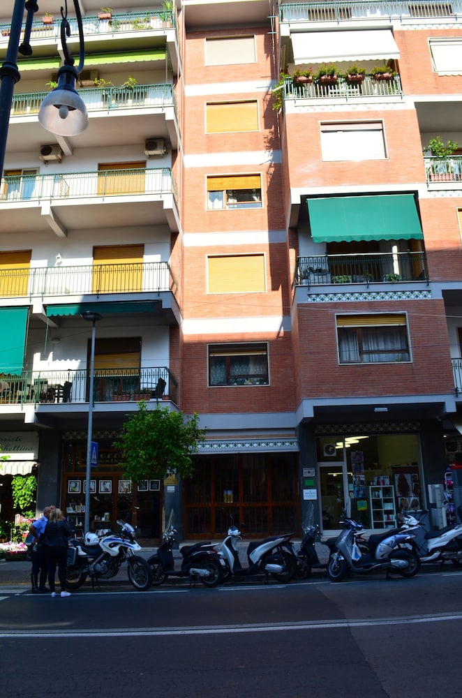 Luiselle Charming Accommodation Sorrento酒店(Luiselle Charming Accommodation Sorrento) 图片1