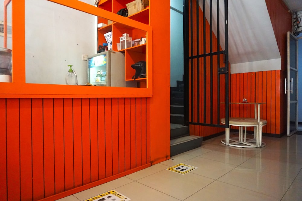OYO 3952 Hotel C 18 Cibaduyut 4/25