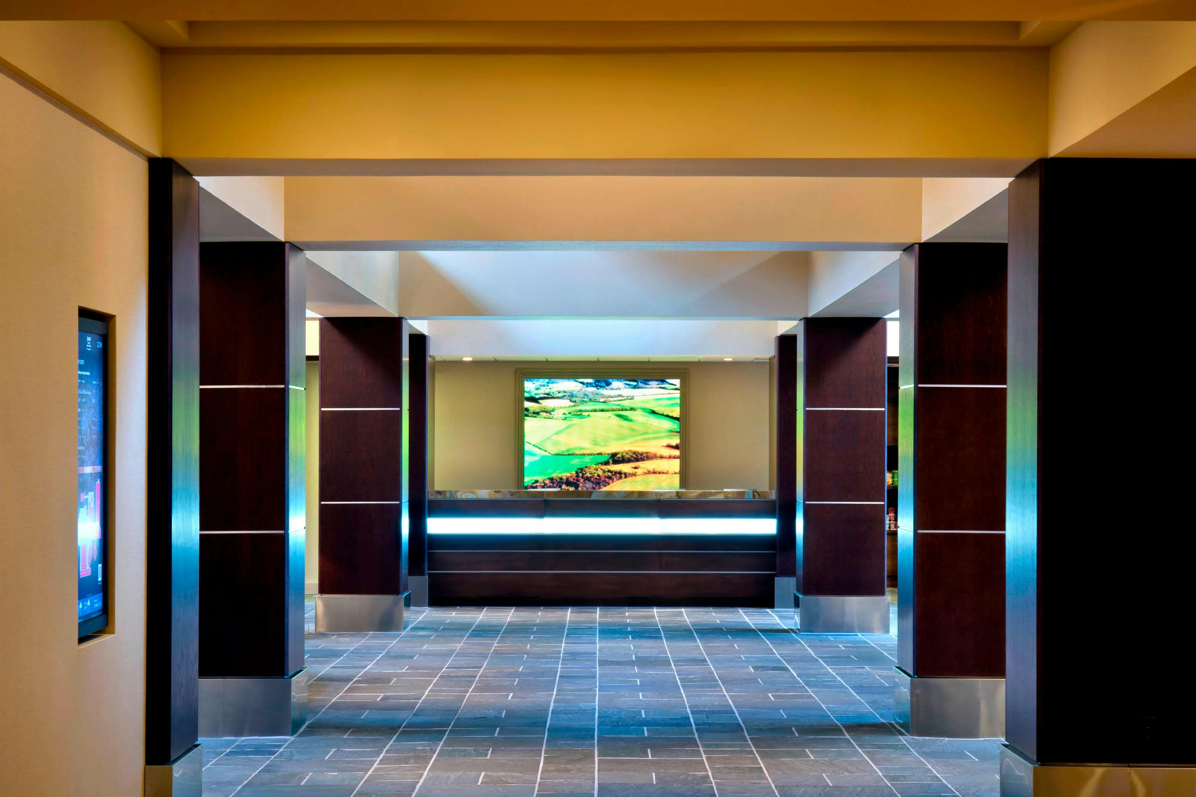 Lobby at Trumbull Marriott Shelton, TRUMBULL - CT