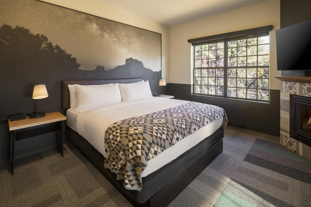 Suite, King Bed, Peloton