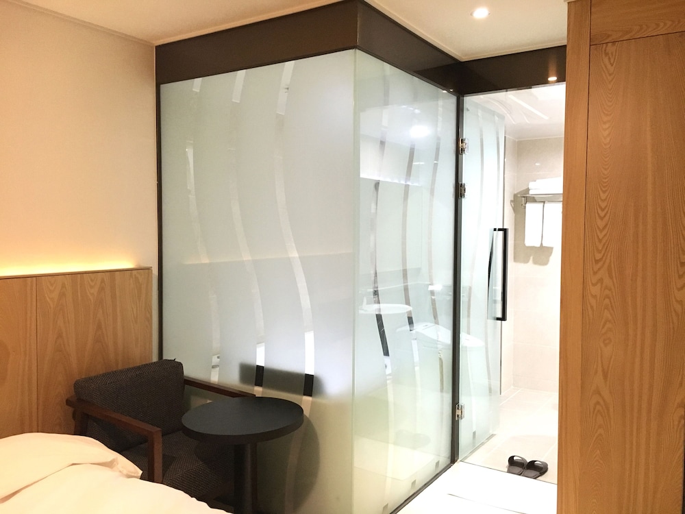 K Tourist Hotel 24/24