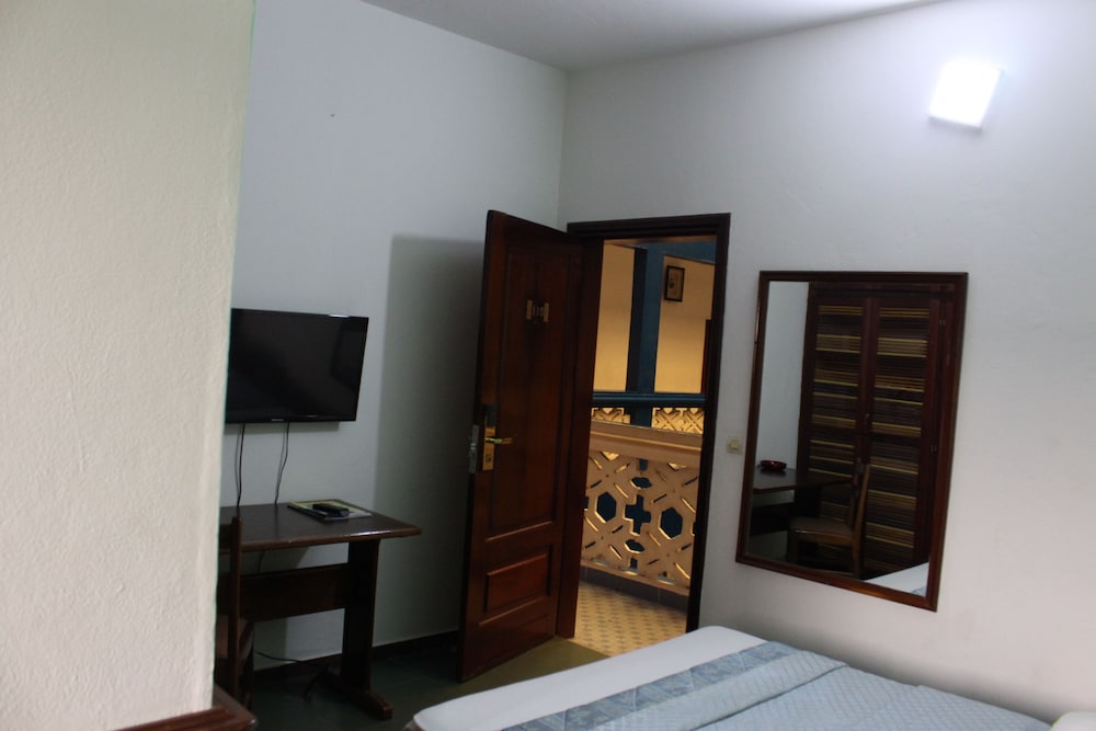Jet Hotel 35/46
