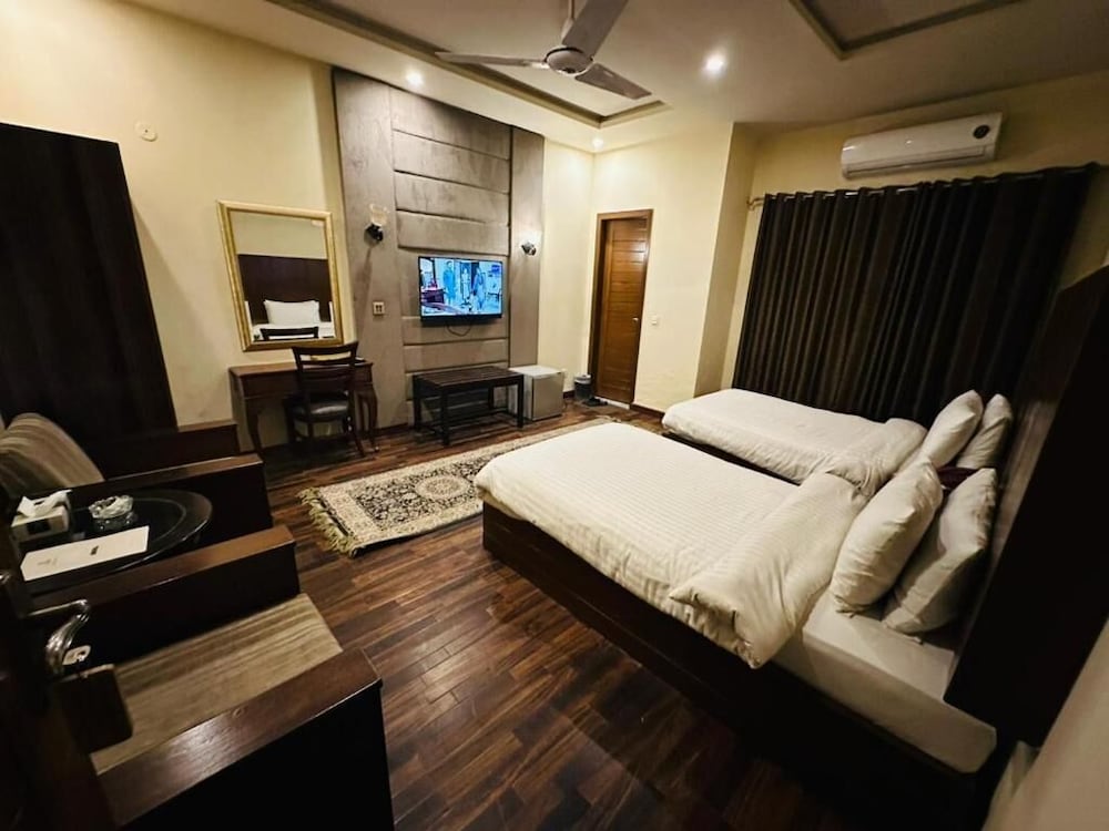Shelton’s Rezidor Lahore 9/51