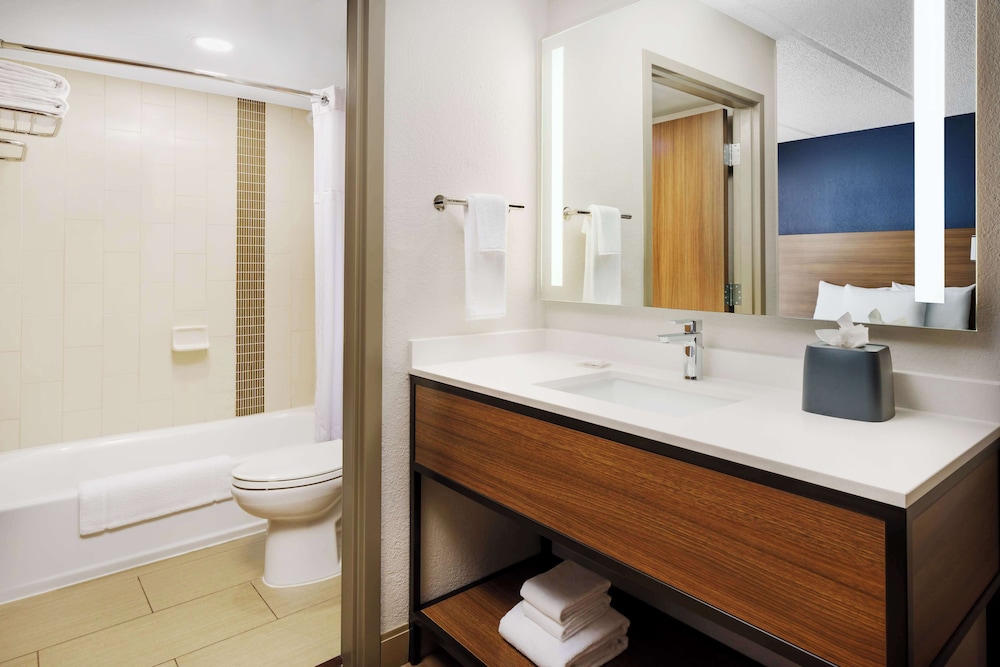 Hyatt Place Across from Universal Orlando Resort 58/60