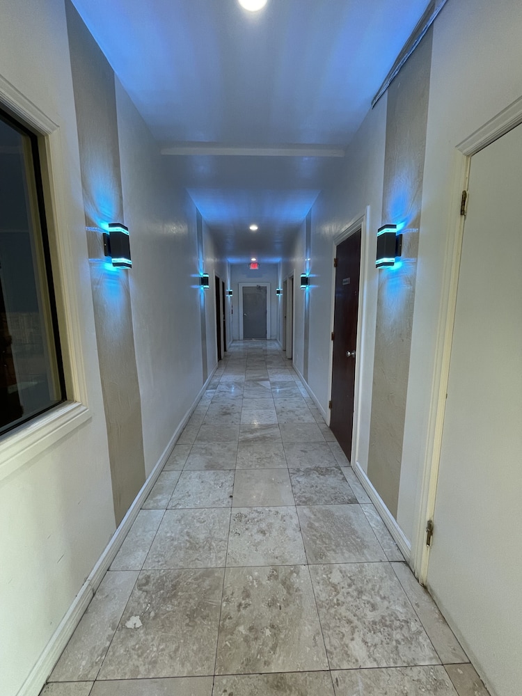 Alien Residence Inn 30/39