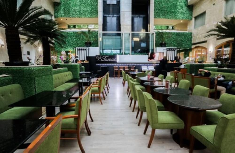Surabaya Suites Hotel Powered by Archipelago 60/66