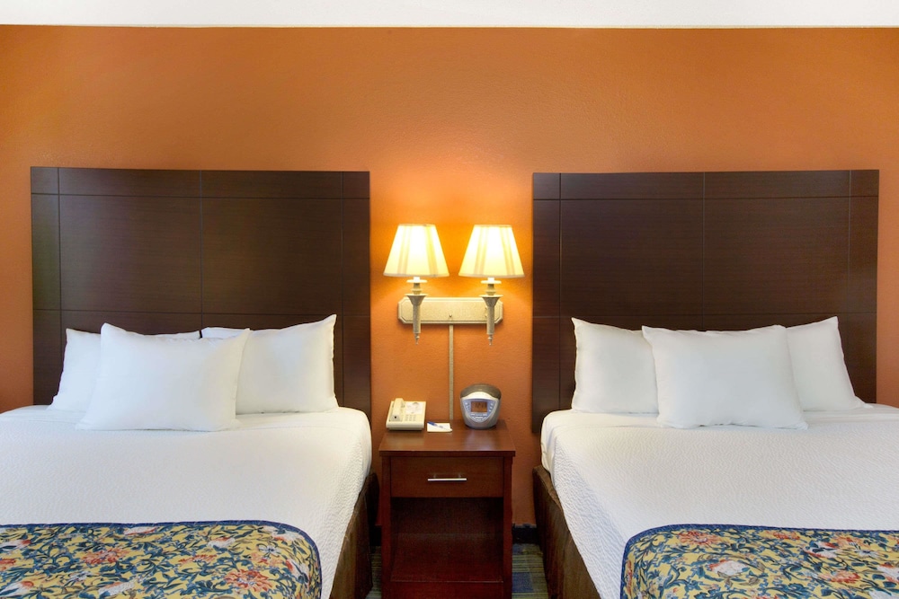 Days Inn By Wyndham Fremont 10/14