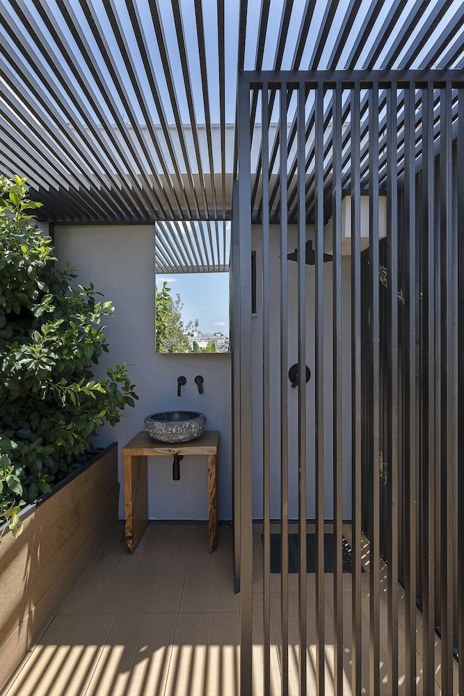 The Newel Acropolis 37/50