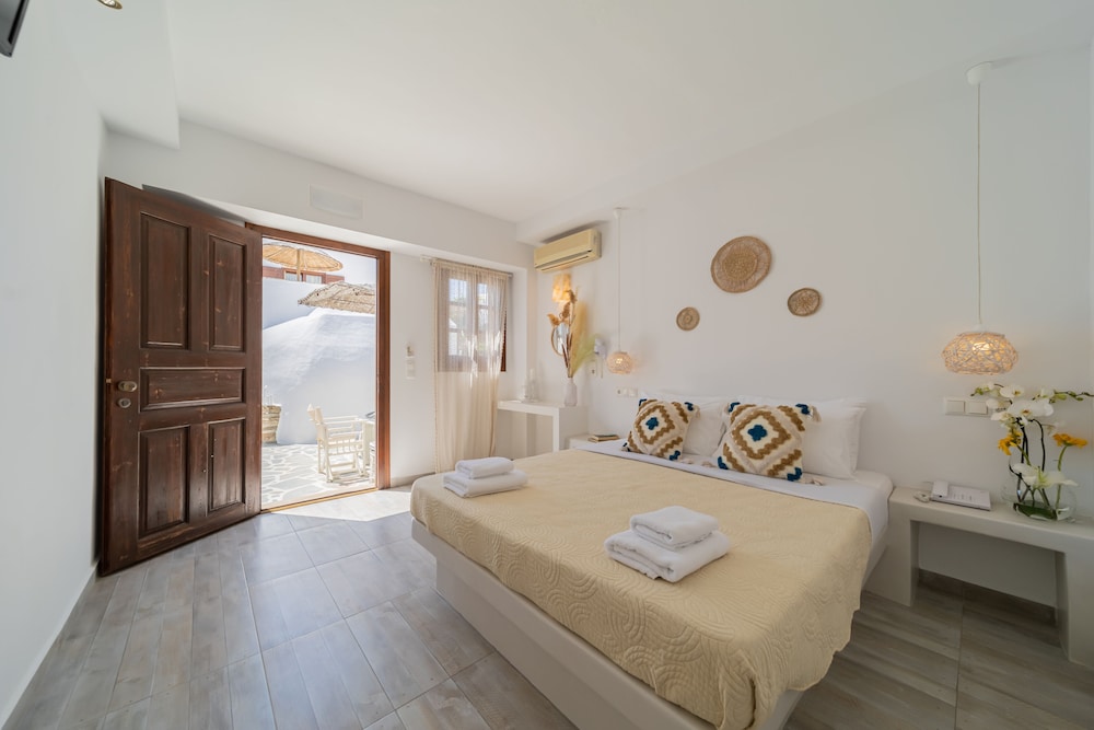 1 BEDROOM, APARTMENT, POOL VIEW