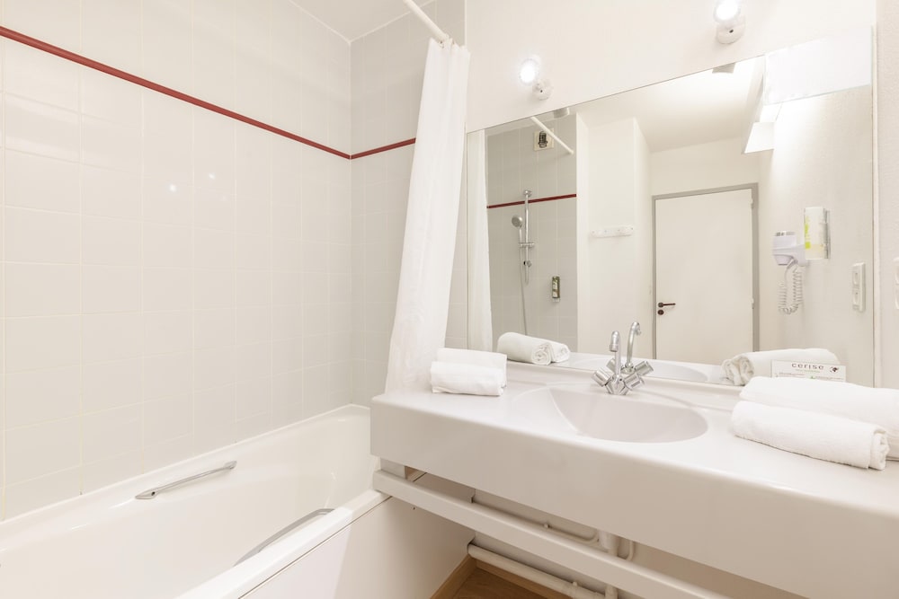 RESIDENCE LES JARDINS DU LAC CERISE HOTELS AND RESIDENCES 48/50