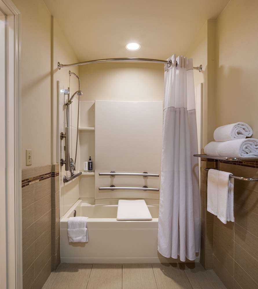 Ayres Hotel Fountain Valley 48/49