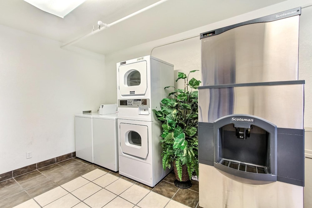 Motel6 Watsonville, CA - Monterey Area 10/64
