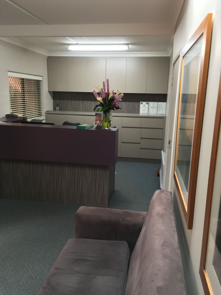 OXLEY COURT SERVICED APARTMENTS 3/41