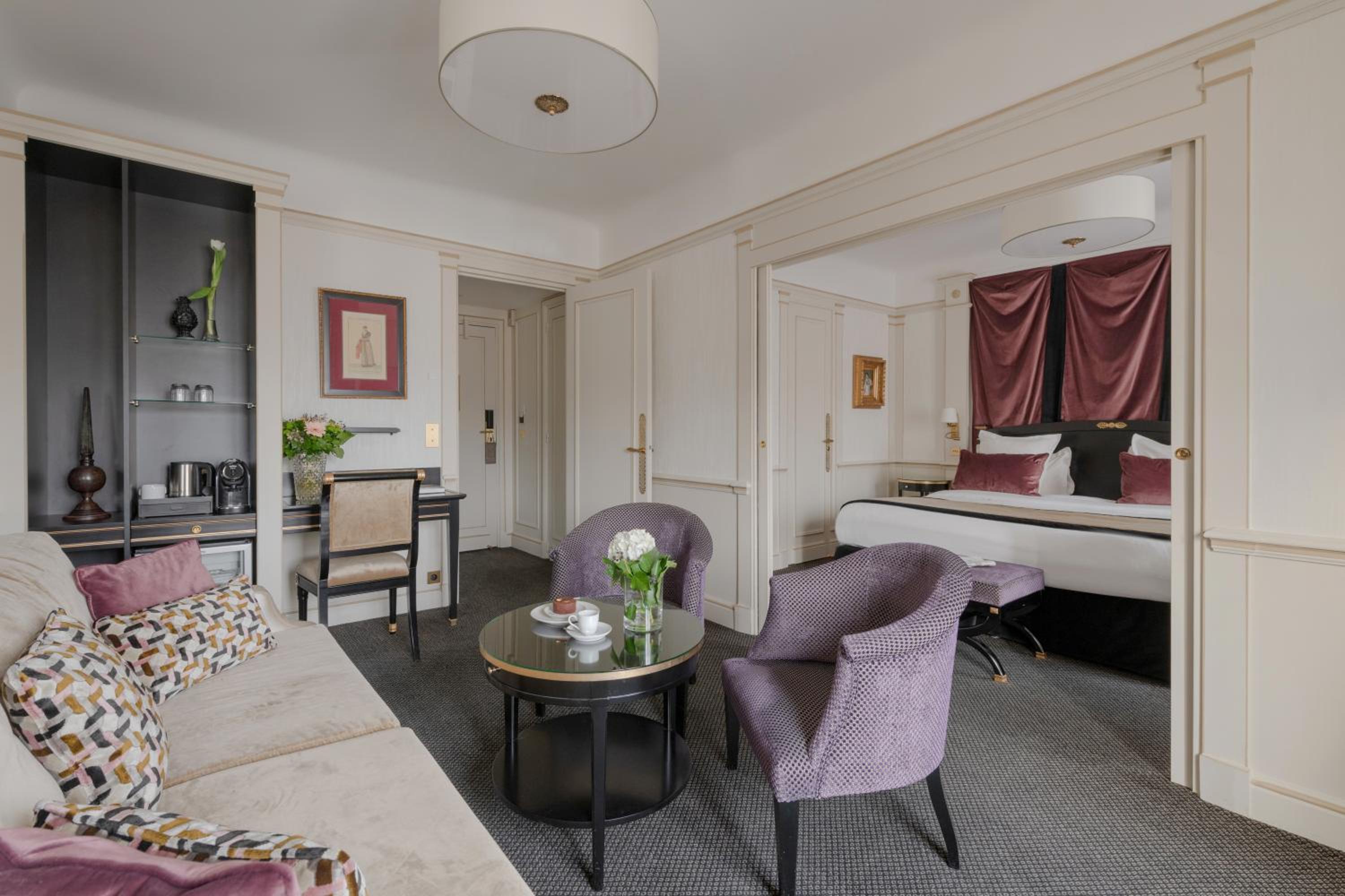 Avenue, Suite, King Bed, Sofa
