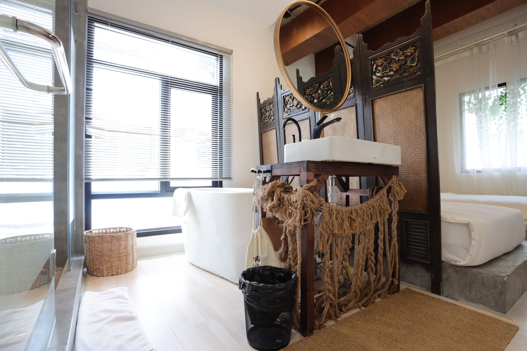 غرفة بريميير بسريرين منفصلين، Yolo Bangkok Boutique Hotel 7/8