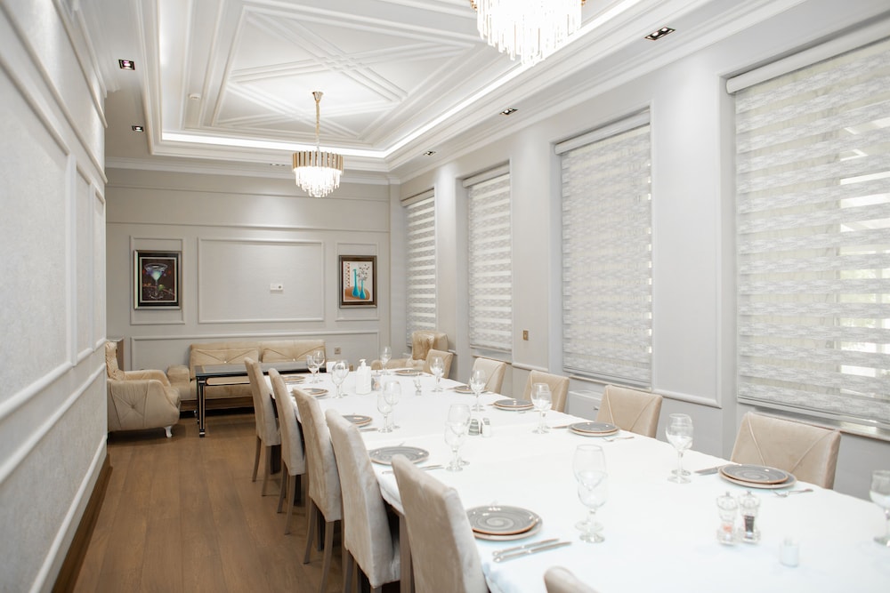 Grand Hotel Baku 44/47