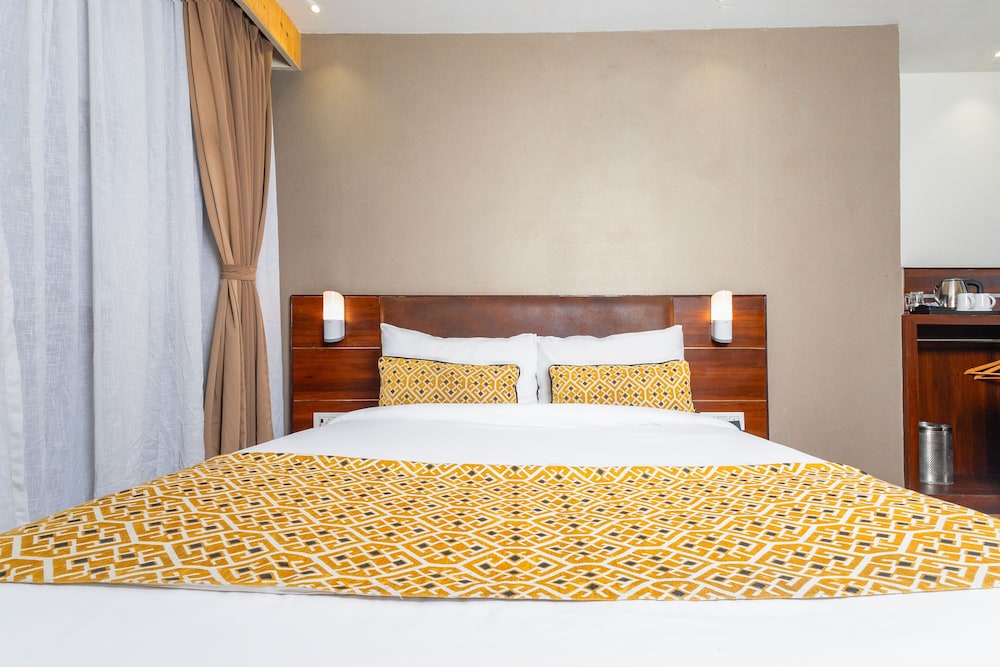 DELUXE, KING BED
