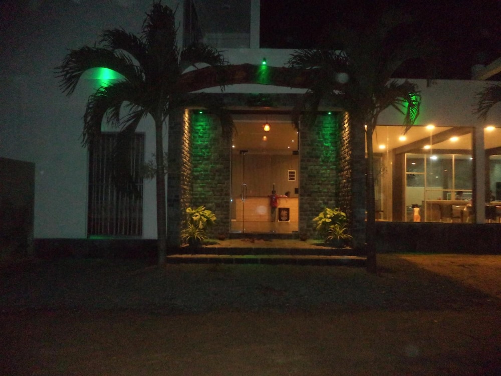 Saara Beach Hotel 2/50