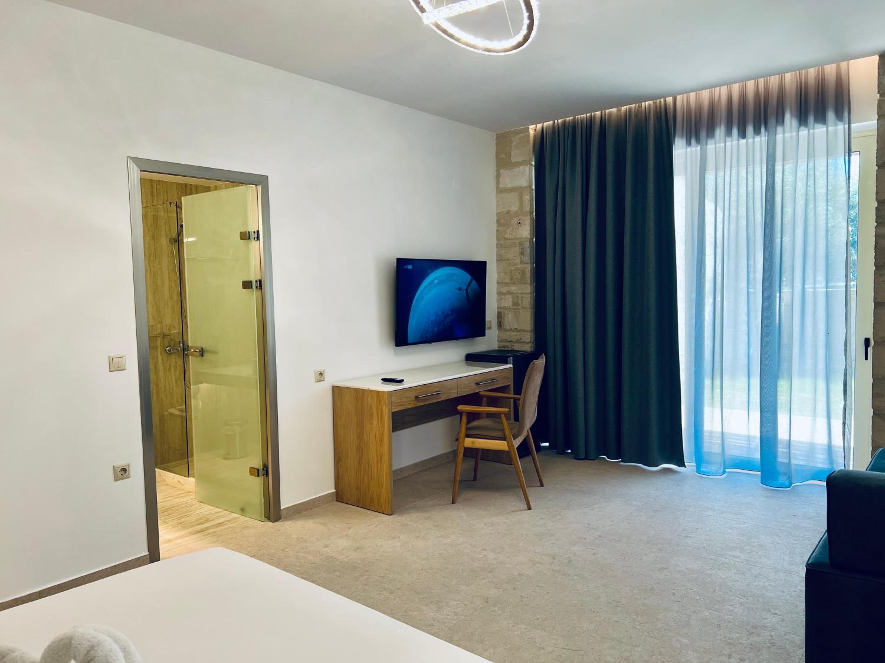 Lili Hotel 37/53