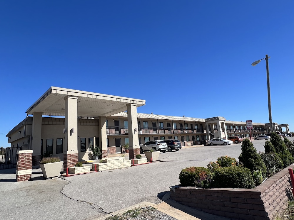 Hotel 81 El Reno 6/19