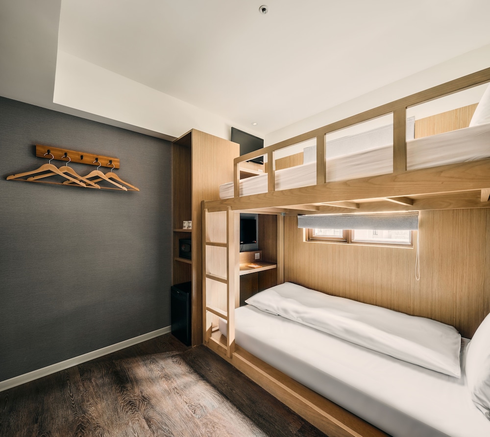 ROOM, BUNK BED
